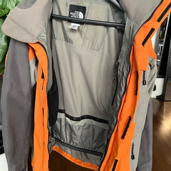 North Face Gore-tex Jacket - Picture 2 of 2